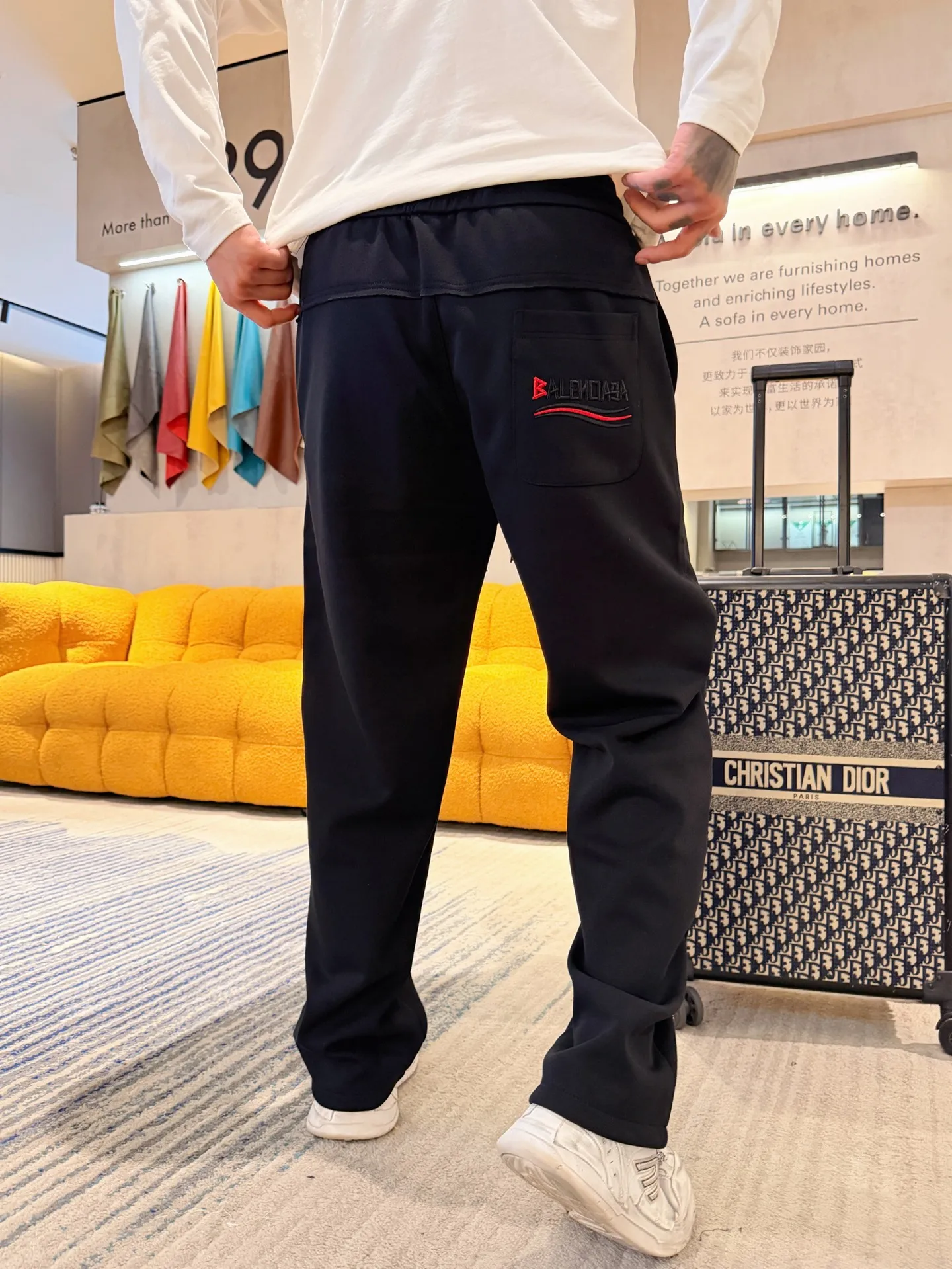 Balenciaga [High Version] 2026 Autumn and Winter latest products, available at counters at the same time, Original product, fashionable casual trousers and casual trousers, using imported original fabrics, top-grade embroidery 🪡 craft letter pattern logo, original hardware accessories decoration, simple yet fashionable, fashionable and handsome upper body, Sizes: M-3XL